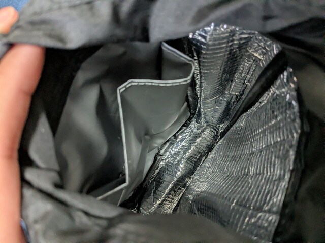 BRILMYショルダーバッグの内部保冷保温素材アップ