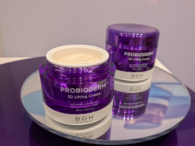 BIOHEAL BOHのプロバイオダーム 3Dリフティングクリームを2つ並べたようす