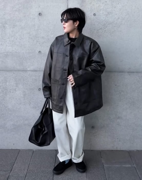 GU「ツイルワイドストレートパンツ」
