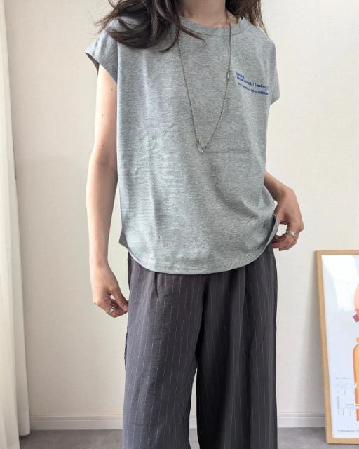 MEG＊ムネロゴフレンチTを着たコーデ
