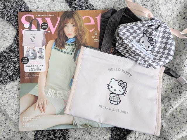 sweet 2026年6月号の表紙と付録・ハローキティ保冷バッグ＆巾着