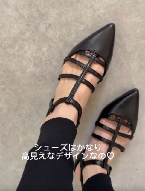 黒のCCストラップMを着用したコーデ