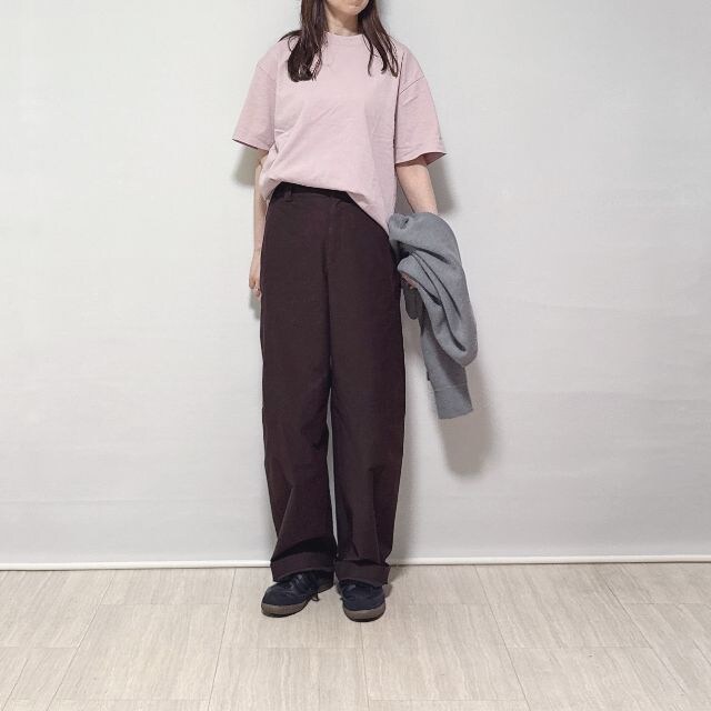 ボクシークロップドシャツを着たコーデ