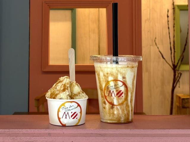 マナラ×パンとエスプレッソとコラボのじゃばらフローズングリークヨーグルト ジェラートとシェイクの2ショット