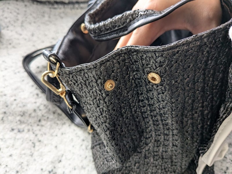 JILL by JILL STUART BOOK かごバッグ BLACK ver.のマグネットボタンアップ