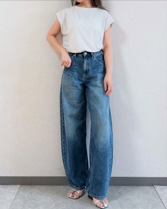 リネンフレンチスリーブリラックスフィットTとパンツのコーデ