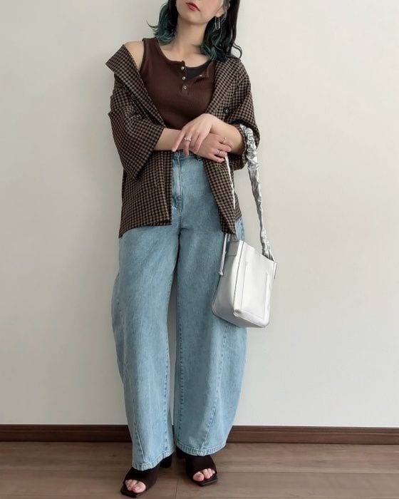 しまむら スナップヘンリータンクトップ ブラウンコーデ