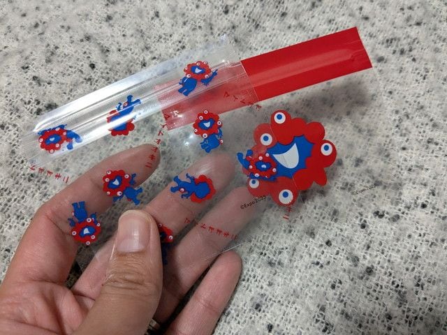 ミャクミャクのジッパーバッグ2種。各縦7.5×横9cm