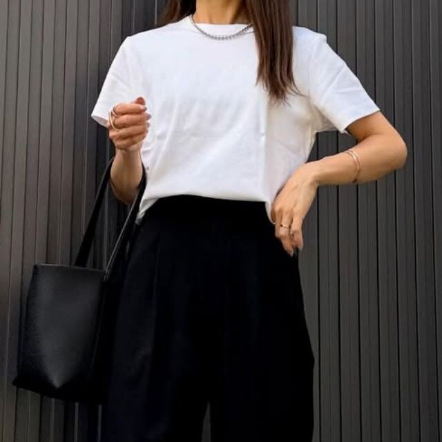 GU「コットンスムースクルーネックT」