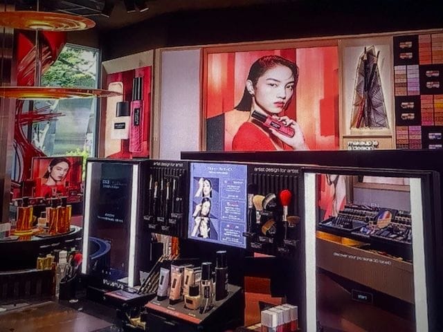 シュウ ウエムラ 表参道ヒルズ本店 shu:ARTstage 店内の様子