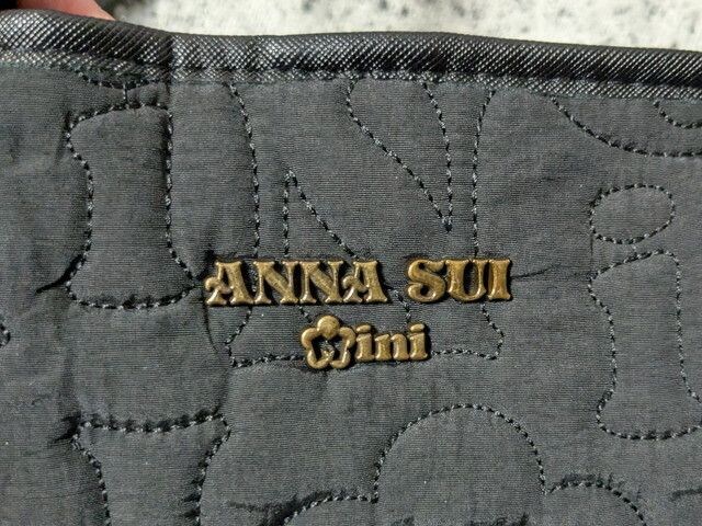 ANNA SUI miniトートバッグのアンティークゴールドのロゴプレートアップ