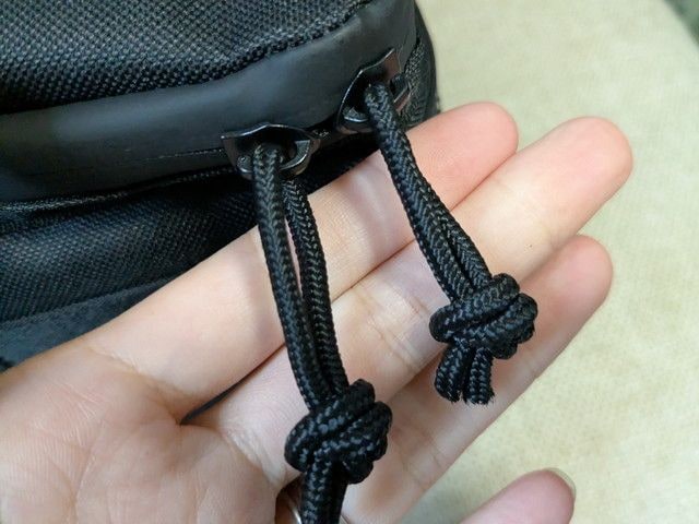 JAM HOME MADE超保冷バッグのダブルジッパーとコード付きプルのアップ
