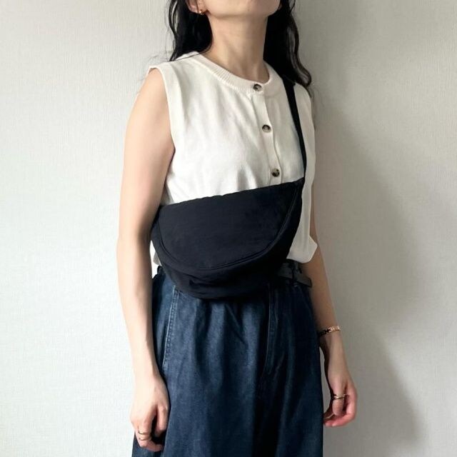 UNIQLO「ラウンドミニショルダーバッグ」