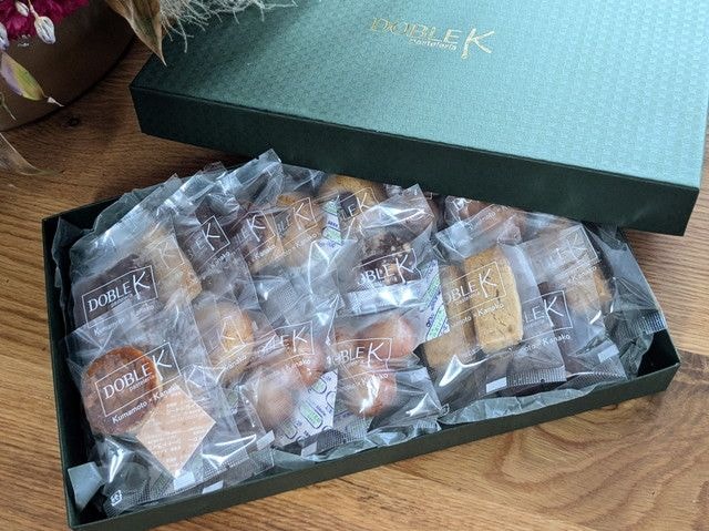 DOBLE K 焼菓子7種詰合せ 箱を開けた様子