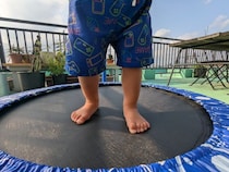 猛暑で遊具がアツアツ…公園に行けない夏の運動不足を解決！Tmeuのおうち遊びグッズが優秀だった♪