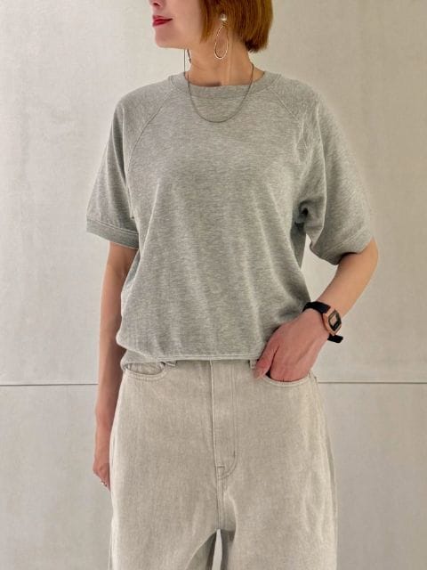 ライトスウェットクルーネック半袖Ｔシャツを着たコーデ