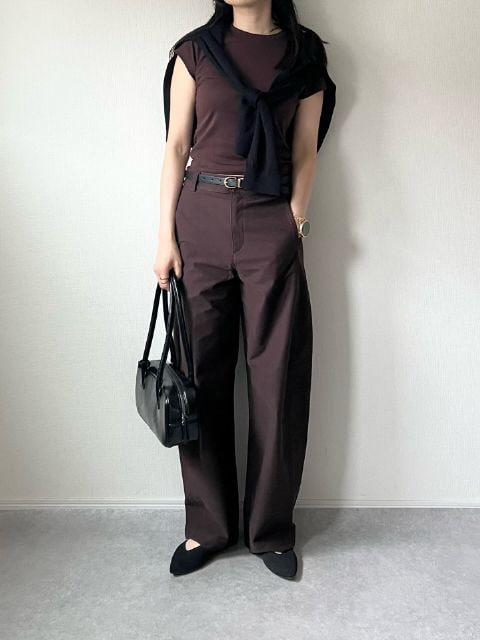 ジャージーバレルレッグパンツを着たコーデ