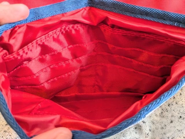 内側のカード段ポケットをアップで見せた写真