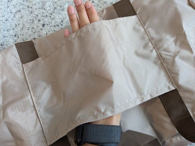 バッグ前面のポケット部分の写真