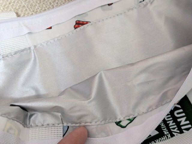 紀ノ国屋×ハローキティ ジップ付き保冷保温バッグの内側の保冷素材