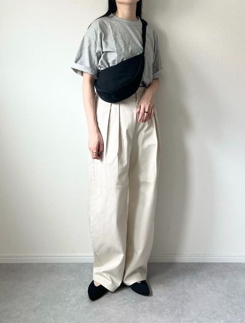 チノタックバレルパンツを着たコーデ
