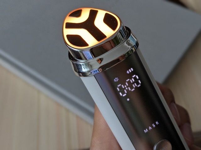 Deep BoostのMASKモードを使用している様子。ヘッド部分がオレンジ色に点灯している