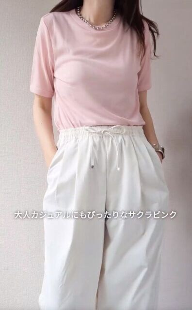 ソフトシアークルーネックT Qを着たコーデ