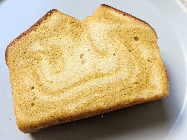 東京ばな奈 バナナかすたあどパウンドケーキを切った断面