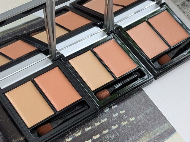 &be テンシーラーライト 全3色のパレットを並べた写真