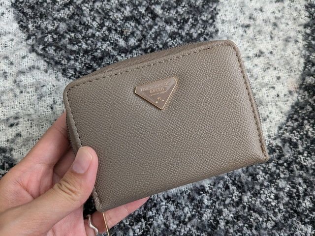 COCOA正面のロゴプレートアップ写真