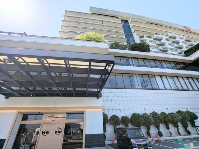 稲佐山の中腹に建つ大江戸温泉物語Premium 長崎ホテル清風の外観