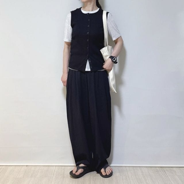 UNIQLO「フロントオープンシェルトップTノースリーブ」