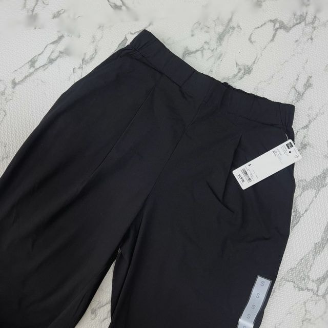 GU「ドライストレッチアンクルパンツ」