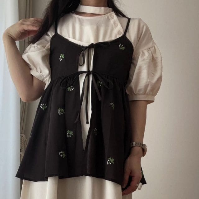 しまむら「花柄刺繍キャミソール」