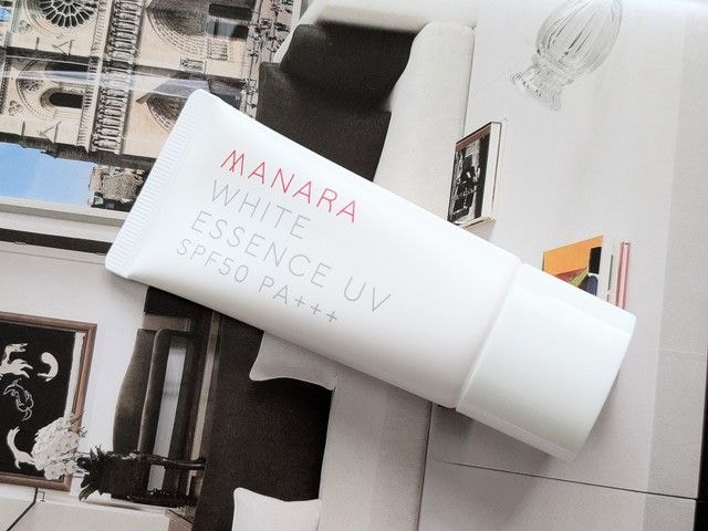 マナラ 薬用ホワイトエッセンスUV SPF50 PA+++のボトル全体
