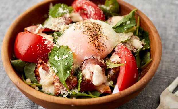 ケールのシーザーサラダの写真