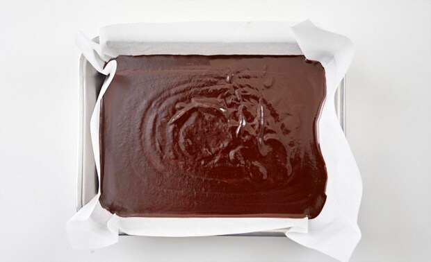 生チョコをバットに入れた写真