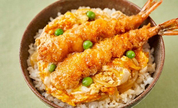 エビフライの卵とじ丼の写真