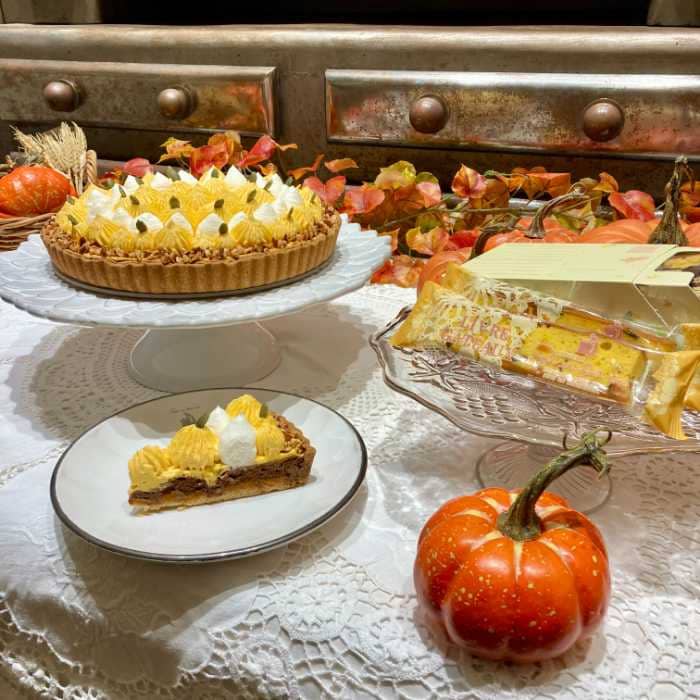 キル フェ ボンの北海道みよい農園産 “くりりん”かぼちゃとチョコレートのタルトとかぼちゃパウンドバトン