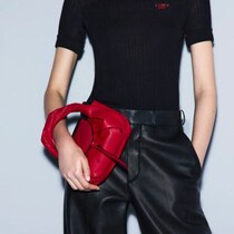 フェンディの伝説が復活♡新作「ミニ スパイ」バッグが登場