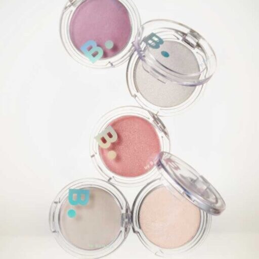 肌に溶け込むツヤ♡BANILA COの新作ハイライターが全国で先行発売