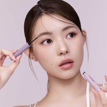 【mude.】“インスパイアスキニーブロウカラ”が先行発売！抜け感眉を叶える新定番