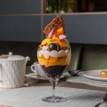 アルマーニ カフェの秋限定♡長野パープルと柿が主役の贅沢パフェ登場