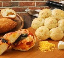 グランディールの期間限定チーズパン、カマンベール＆チェダーが登場！