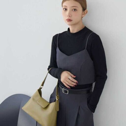 「BAMBI WATER」カップ付きTシャツで理想のシルエット！