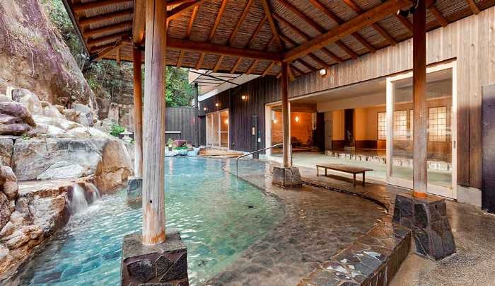 大江戸温泉物語Premium 白浜彩朝楽の露天風呂