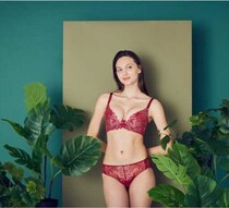 元祖脇肉キャッチャーからレッド＆ブルーが新登場♡HEAVEN Japanの最新補整ブラ