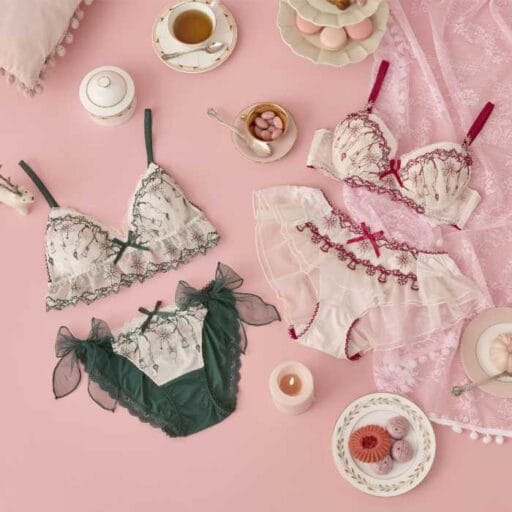 リサマリの2025年クリスマスコフレが登場♡自分をときめかせる特別なランジェリー