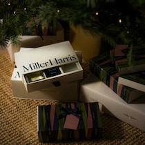 ミラー ハリスから贈る、心と香りを包むホリデーコフレ「ラップド イン セント」登場