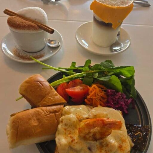 釜山・光安里の隠れ家カフェ 「CAFE ROLLME」─バリスタが淹れる一杯と食事をゆっくり楽しむ時間